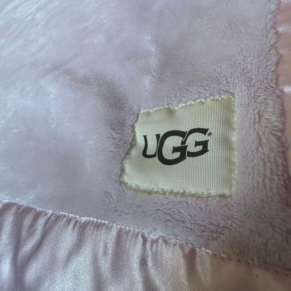 UGG Plush Satin-Lined Baby Blanket in Pink Super Soft 35” x 48” - Picture 5 of 11